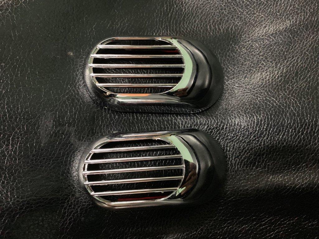 Skoda Roomster 2007↗ гг. Решетка на повторитель `Овал` (2 шт, ABS) / Накладки на кузов Шкода Румстер
Skoda Roomster 2007↗ гг. Решетка на повторитель `Овал` (2 шт, ABS) / Накладки на кузов Шкода Румстер