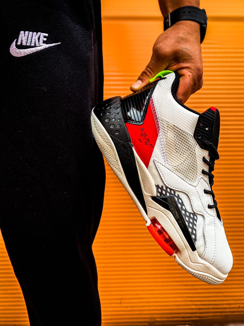 Кроссовки мужские Nike Air Jordan Zoom 92 белые с черным, Найк Джордан, код KS-3305 42, Белый
Кроссовки мужские Nike Air Jordan Zoom 92 белые с черным, Найк Джордан, код KS-3305 42, Белый