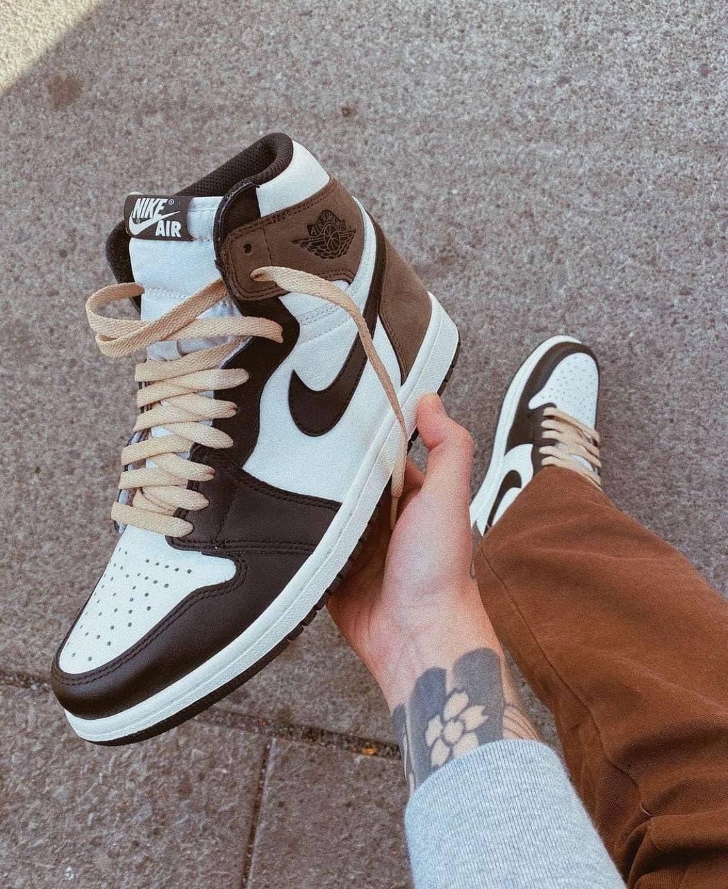 Женские кроссовки Nike Air Jordan 1 Retro Dark Mocha / Найк Аир Джордан 1 Ретро Темный Мокко, Коричневый
Женские кроссовки Nike Air Jordan 1 Retro Dark Mocha / Найк Аир Джордан 1 Ретро Темный Мокко, Коричневый