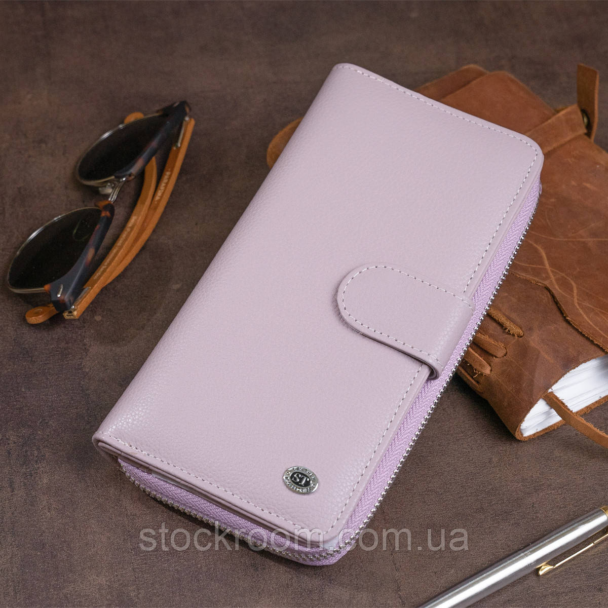 Вертикальный вместительный кошелек из кожи женский ST Leather 19302 Лиловый, Розовый
Вертикальный вместительный кошелек из кожи женский ST Leather 19302 Лиловый, Розовый