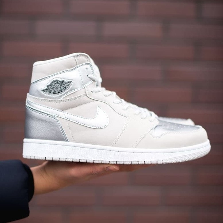 Женские кроссовки Nike Air Jordan 1 Retro Mid Grey Silver / Найк Аир Джордан 1 Ретро Мид Серые Серебристые 39, Белый
Женские кроссовки Nike Air Jordan 1 Retro Mid Grey Silver / Найк Аир Джордан 1 Ретро Мид Серые Серебристые 39, Белый