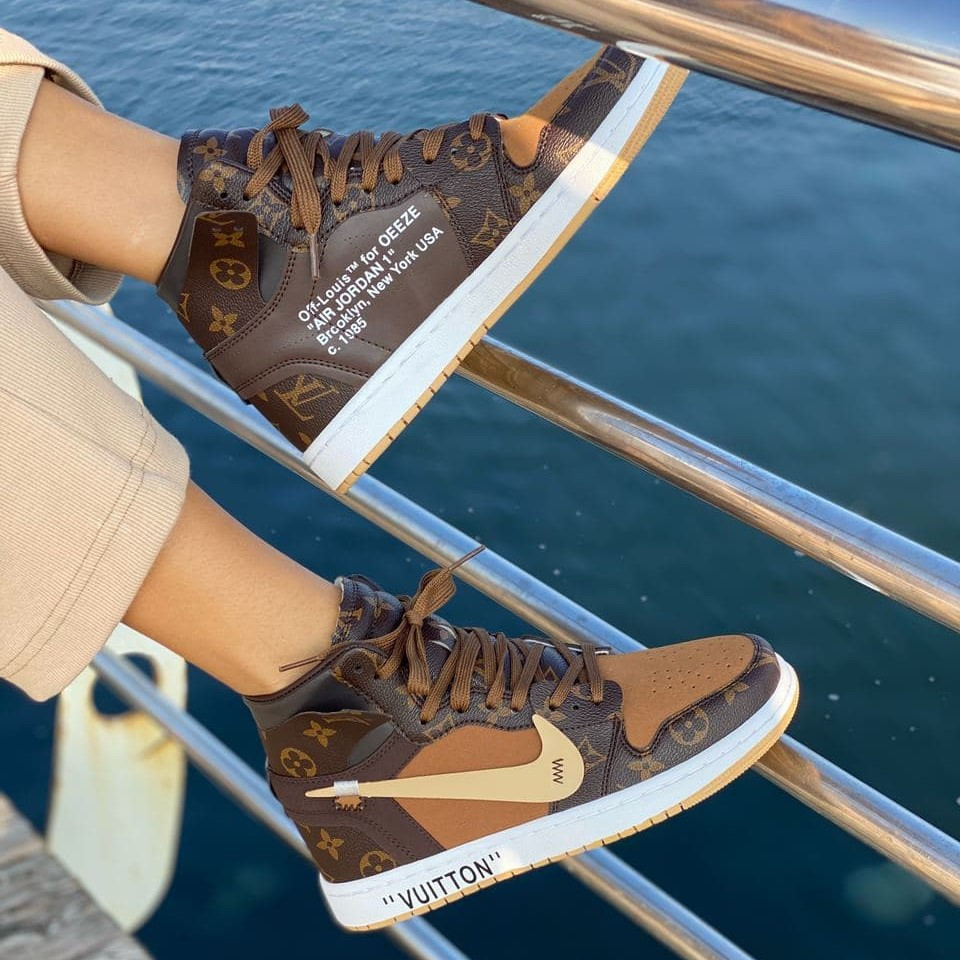 Женские кроссовки Nike Air Jordan Retro 1 x LV Brown / Найк Аир Джордан Ретро 1 Луи Виттон Коричневые, Коричневый
Женские кроссовки Nike Air Jordan Retro 1 x LV Brown / Найк Аир Джордан Ретро 1 Луи Виттон Коричневые, Коричневый