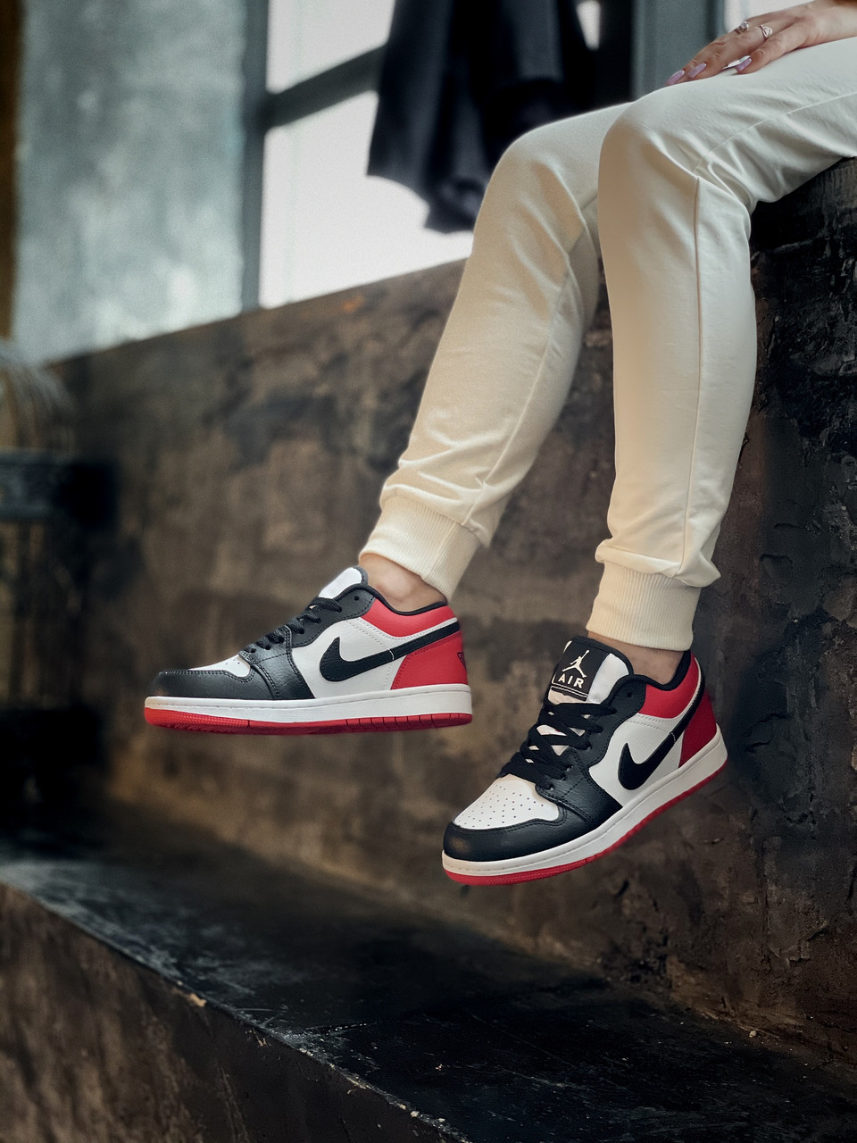 Кроссовки женские Nike Air Jordan 1 Low черно-белые, Найк Джордан, натуральная кожа, прошиты. Код Z-3232 37, Черно-белый
Кроссовки женские Nike Air Jordan 1 Low черно-белые, Найк Джордан, натуральная кожа, прошиты. Код Z-3232 37, Черно-белый