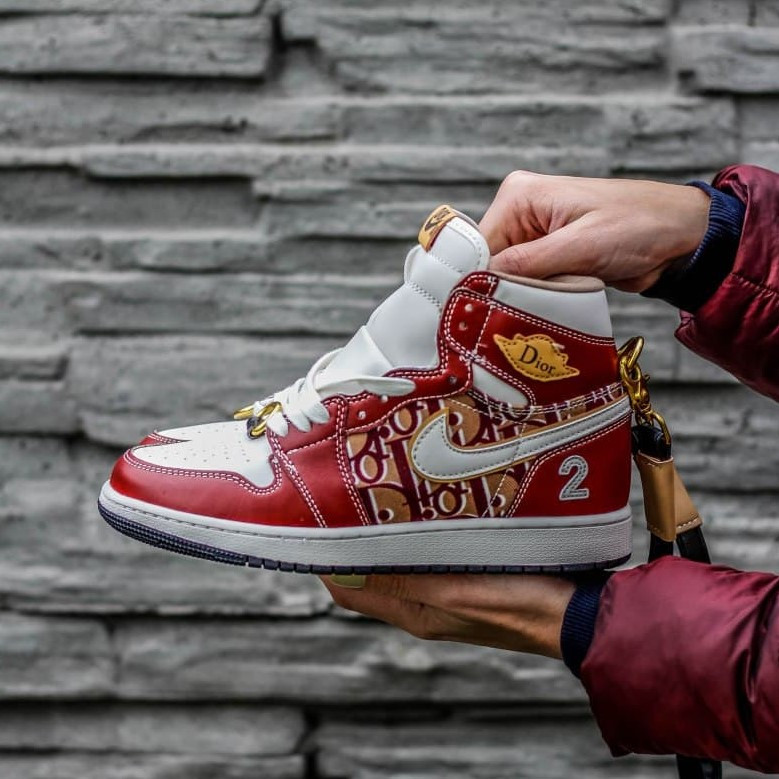 Женские кроссовки Nike Air Jordan 1 x Dior High OG 2020 Red / Найк Аир Джордан 1 Диор Высокие Красные 37, Красный
Женские кроссовки Nike Air Jordan 1 x Dior High OG 2020 Red / Найк Аир Джордан 1 Диор Высокие Красные 37, Красный