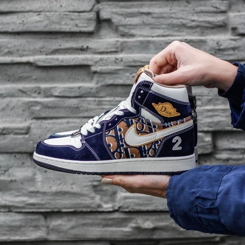 Женские кроссовки Nike Air Jordan 1 x Dior High OG 2020 Dark Blue / Найк Аир Джордан 1 Диор Высокие Синие 40, Синий
Женские кроссовки Nike Air Jordan 1 x Dior High OG 2020 Dark Blue / Найк Аир Джордан 1 Диор Высокие Синие 40, Синий