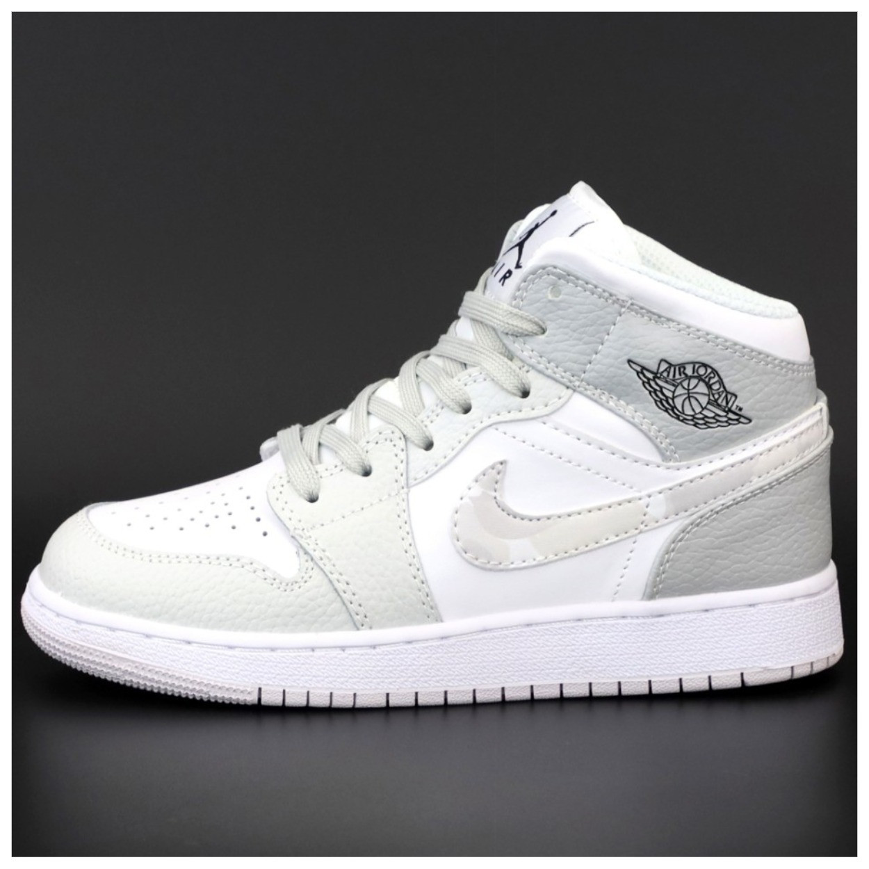 Женские кроссовки Nike Air Jordan 1 Retro Mid, белые кожаные кроссовки найк аир джордан 1 ретро мид, Белый
Женские кроссовки Nike Air Jordan 1 Retro Mid, белые кожаные кроссовки найк аир джордан 1 ретро мид, Белый