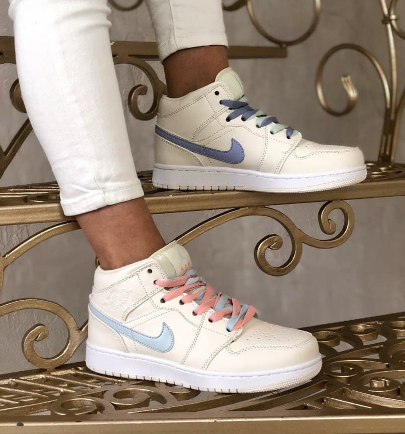 Женские кроссовки Nike Air Jordan 1 Retro White / Найк Аир Джордан 1 Ретро Белые, Белый
Женские кроссовки Nike Air Jordan 1 Retro White / Найк Аир Джордан 1 Ретро Белые, Белый
