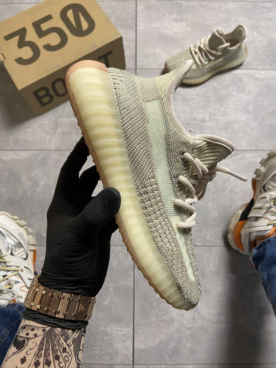 Кроссовки женские Adidas Yeezy Boost 350 V2, Адидас Изи Буст 350, кроссовки весна/лето 39
Кроссовки женские Adidas Yeezy Boost 350 V2, Адидас Изи Буст 350, кроссовки весна/лето 39