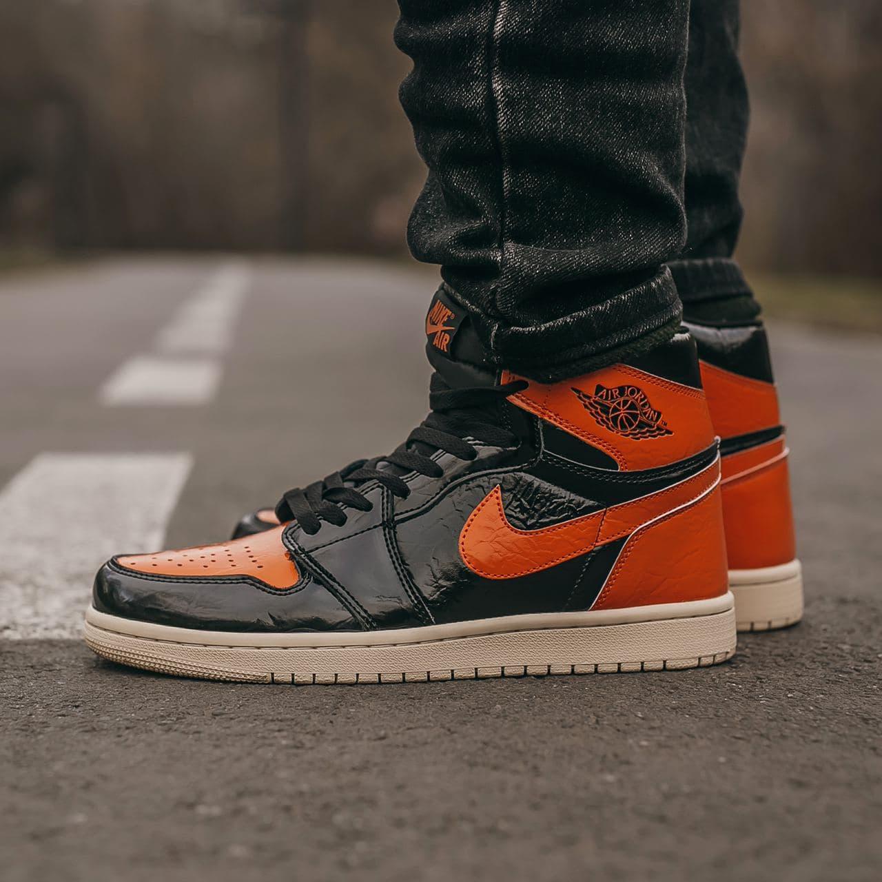 Женские кроссовки Nike Air Jordan 1 Retro Black Orange / Найк Аир Джордан 1 Ретро Черные Оранжевые 41, Оранжевый
Женские кроссовки Nike Air Jordan 1 Retro Black Orange / Найк Аир Джордан 1 Ретро Черные Оранжевые 41, Оранжевый