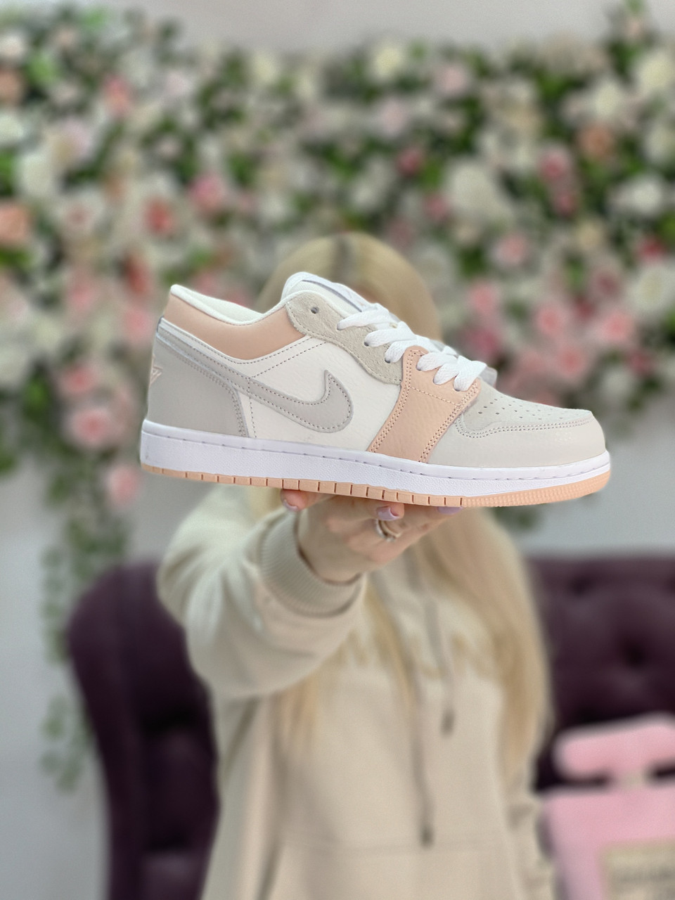 Кроссовки женские Nike Air Jordan 1 Low серые, Найк Джордан, натуральная кожа, прошиты. Код Z-3233 40, Серый
Кроссовки женские Nike Air Jordan 1 Low серые, Найк Джордан, натуральная кожа, прошиты. Код Z-3233 40, Серый
