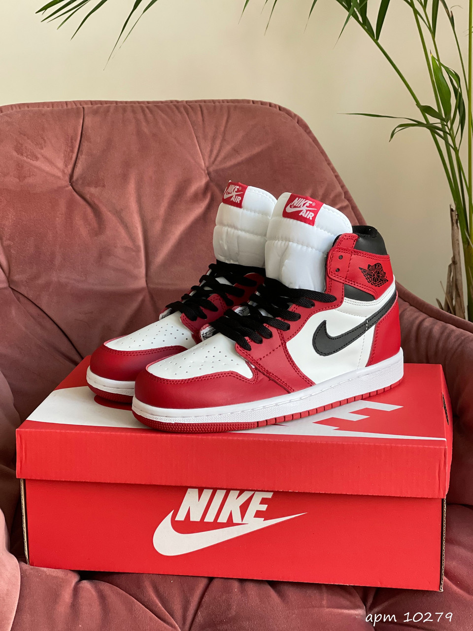 Женские кроссовки в стиле Nike Найк Air Jordan, красные с белым 36 (23 см), Красный
Женские кроссовки в стиле Nike Найк Air Jordan, красные с белым 36 (23 см), Красный
