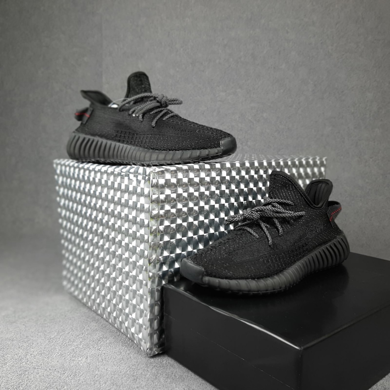 Женские кроссовки в стиле Adidas Адидас Yeezy Boost 350, черные 37 (23,5 см), Черный
Женские кроссовки в стиле Adidas Адидас Yeezy Boost 350, черные 37 (23,5 см), Черный