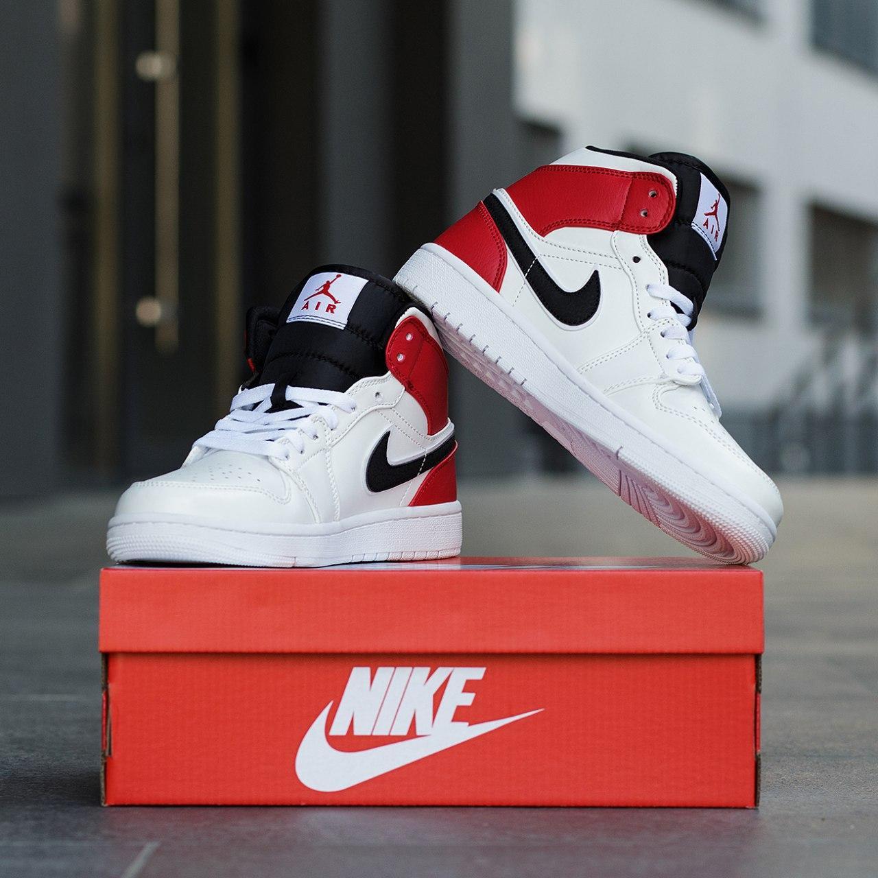 Женские кроссовки Nike Air Jordan 1 Mid White Black Gym Red / Найк Аир Джордан 1 Белые Красные 40, Белый
Женские кроссовки Nike Air Jordan 1 Mid White Black Gym Red / Найк Аир Джордан 1 Белые Красные 40, Белый