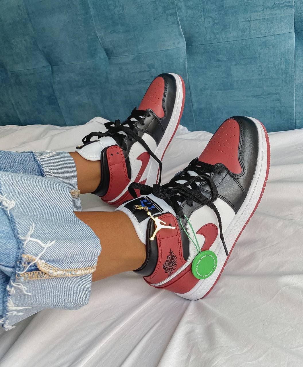 Женские кроссовки Nike Air Jordan 1 SE Black White Red / Найк Аир Джордан 1 СЕ Черные Белые Красные 37, Красный
Женские кроссовки Nike Air Jordan 1 SE Black White Red / Найк Аир Джордан 1 СЕ Черные Белые Красные 37, Красный