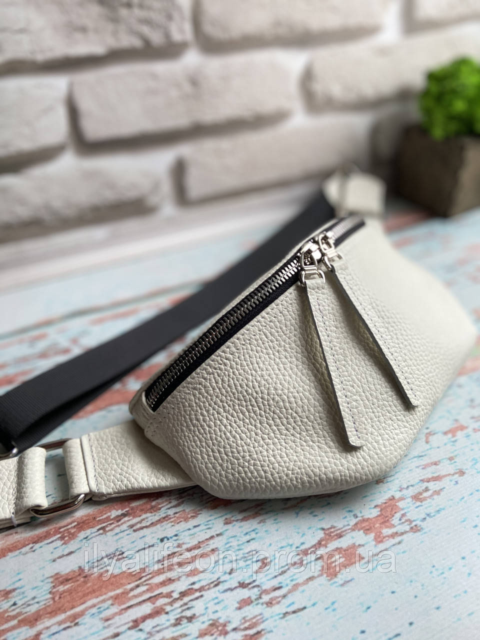 Сумка бананка (поясная, нагрудная) из натуральной кожи ручной работы от SSI Leather (белая), Белый
Сумка бананка (поясная, нагрудная) из натуральной кожи ручной работы от SSI Leather (белая), Белый