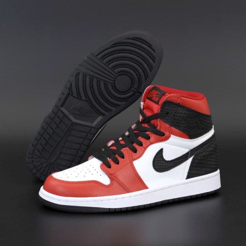 Женские кроссовки в стиле Nike Air Jordan 1 Retro High, кожа, красный, белый, черный, Вьетнам 40, Разные цвета
Женские кроссовки в стиле Nike Air Jordan 1 Retro High, кожа, красный, белый, черный, Вьетнам 40, Разные цвета