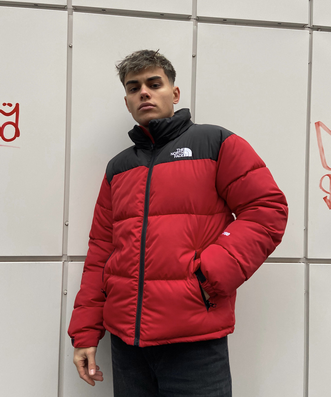 Куртка пуховик мужская черная красная на молнии зимняя в стиле The North Face 1:1 к оригиналу
Куртка пуховик мужская черная красная на молнии зимняя в стиле The North Face 1:1 к оригиналу