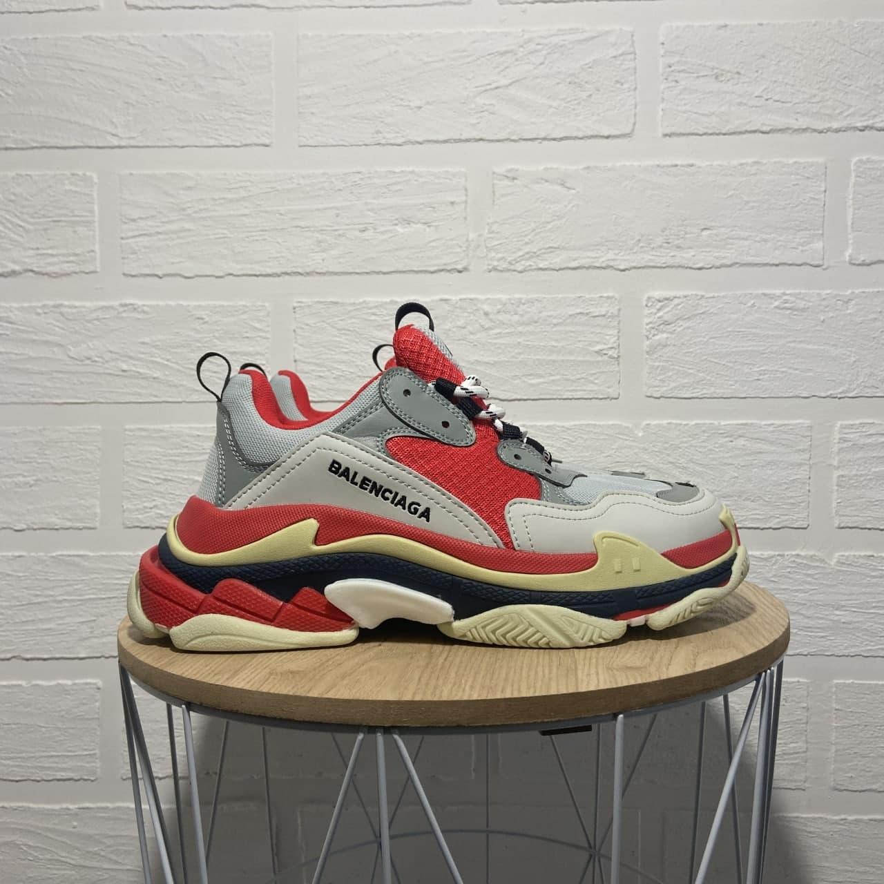 Женские кроссовки Balenciaga Triple S Grey Red / Баленсиага Трипл С Серые Красные, Серый
Женские кроссовки Balenciaga Triple S Grey Red / Баленсиага Трипл С Серые Красные, Серый