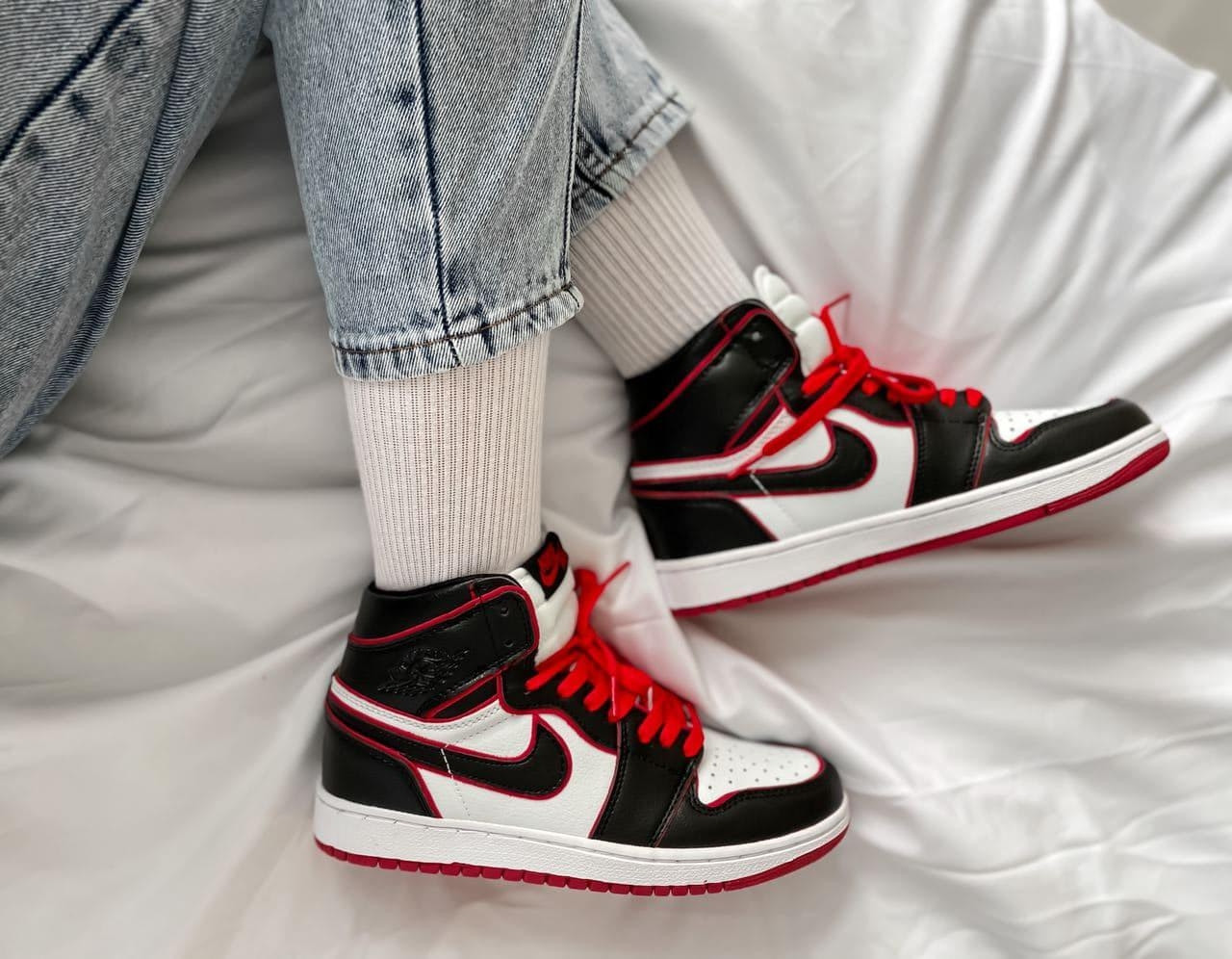 Мужские кроссовки Nike Air Jordan Retro 1 Black Red White / Найк Аир Джордан Ретро 1 Черные Красные Белые, Красный
Мужские кроссовки Nike Air Jordan Retro 1 Black Red White / Найк Аир Джордан Ретро 1 Черные Красные Белые, Красный