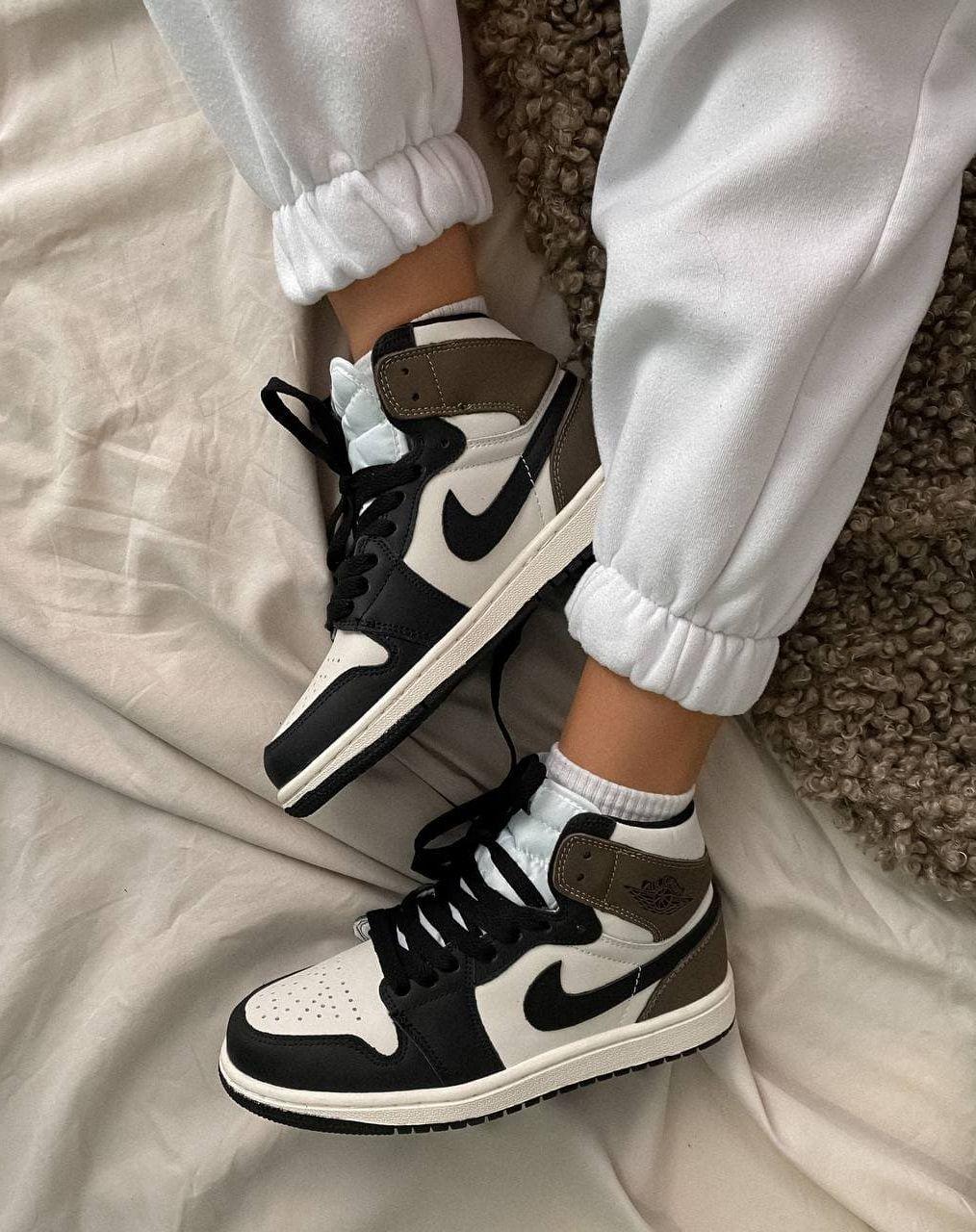 Женские кроссовки Nike Air Jordan 1 Retro Brown / Найк Аир Джордан 1 Ретро Коричневый 38
Женские кроссовки Nike Air Jordan 1 Retro Brown / Найк Аир Джордан 1 Ретро Коричневый 38