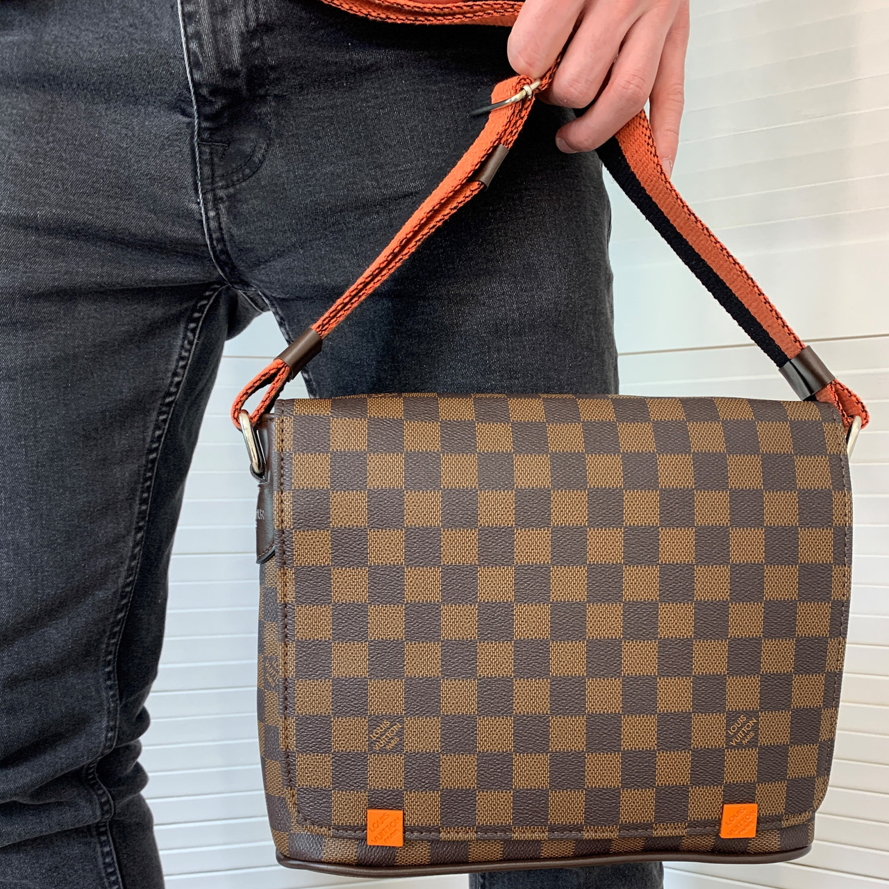 Мужская сумка Louis Vuitton Луи Виттон Брендовая через плечо Планшетка из кожи Серый стильный мессенджер Коричневый
Мужская сумка Louis Vuitton Луи Виттон Брендовая через плечо Планшетка из кожи Серый стильный мессенджер Коричневый