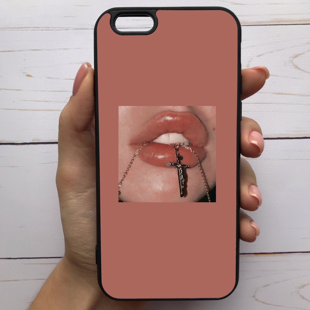 ̊ Чехол-накладка силиконовый для Apple iPhone 7 / 8 с рисунком принтом Губы крестик M-285799, Разные цвета
̊ Чехол-накладка силиконовый для Apple iPhone 7 / 8 с рисунком принтом Губы крестик M-285799, Разные цвета