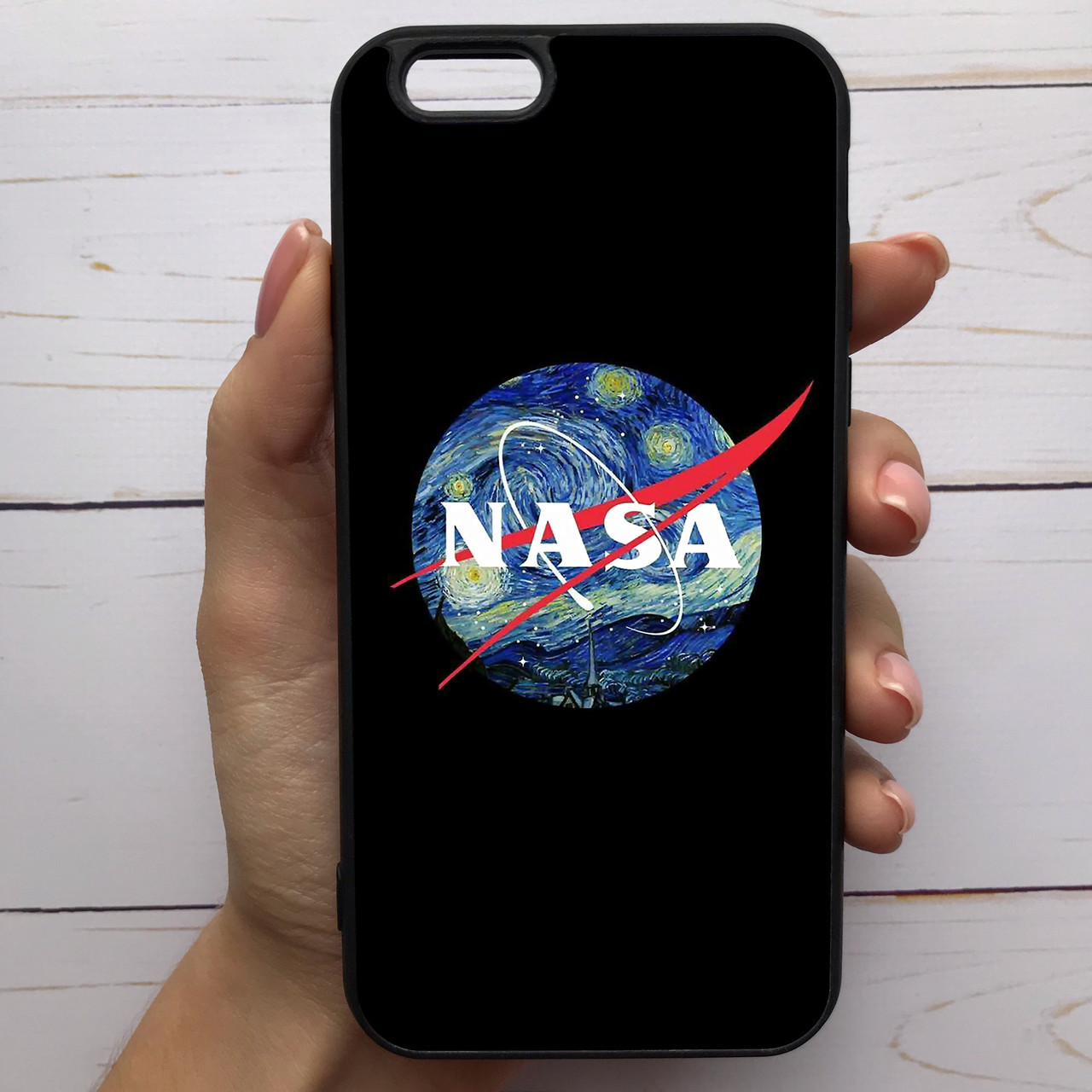 ̂ Чехол-накладка силиконовый для Apple iPhone 6 Plus / 6s Plus с рисунком принтом Наса на черном фоне M-285590, Разные цвета
̂ Чехол-накладка силиконовый для Apple iPhone 6 Plus / 6s Plus с рисунком принтом Наса на черном фоне M-285590, Разные цвета