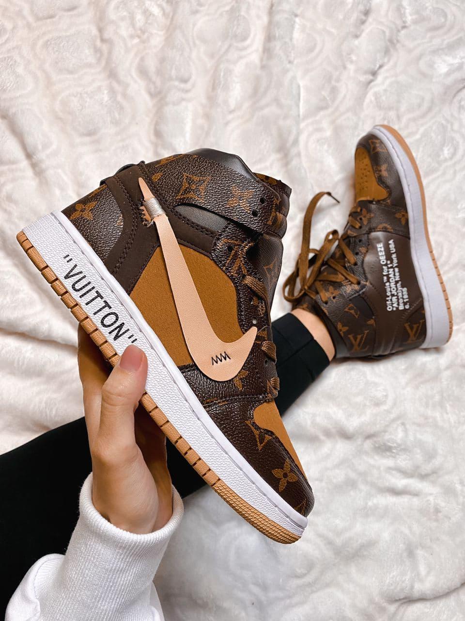 Женские кроссовки Nike Air Jordan Retro 1 x LV Brown / Найк Аир Джордан Ретро 1 Луи Виттон Коричневые 37, Коричневый
Женские кроссовки Nike Air Jordan Retro 1 x LV Brown / Найк Аир Джордан Ретро 1 Луи Виттон Коричневые 37, Коричневый