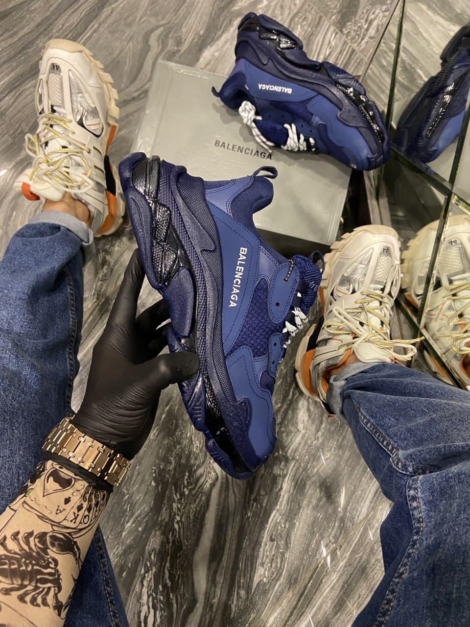 Женские кроссовки Balenciaga Triple S Clear Sole Dark Blue / Баленсиага Трипл С Темные Синие 40, Синий
Женские кроссовки Balenciaga Triple S Clear Sole Dark Blue / Баленсиага Трипл С Темные Синие 40, Синий