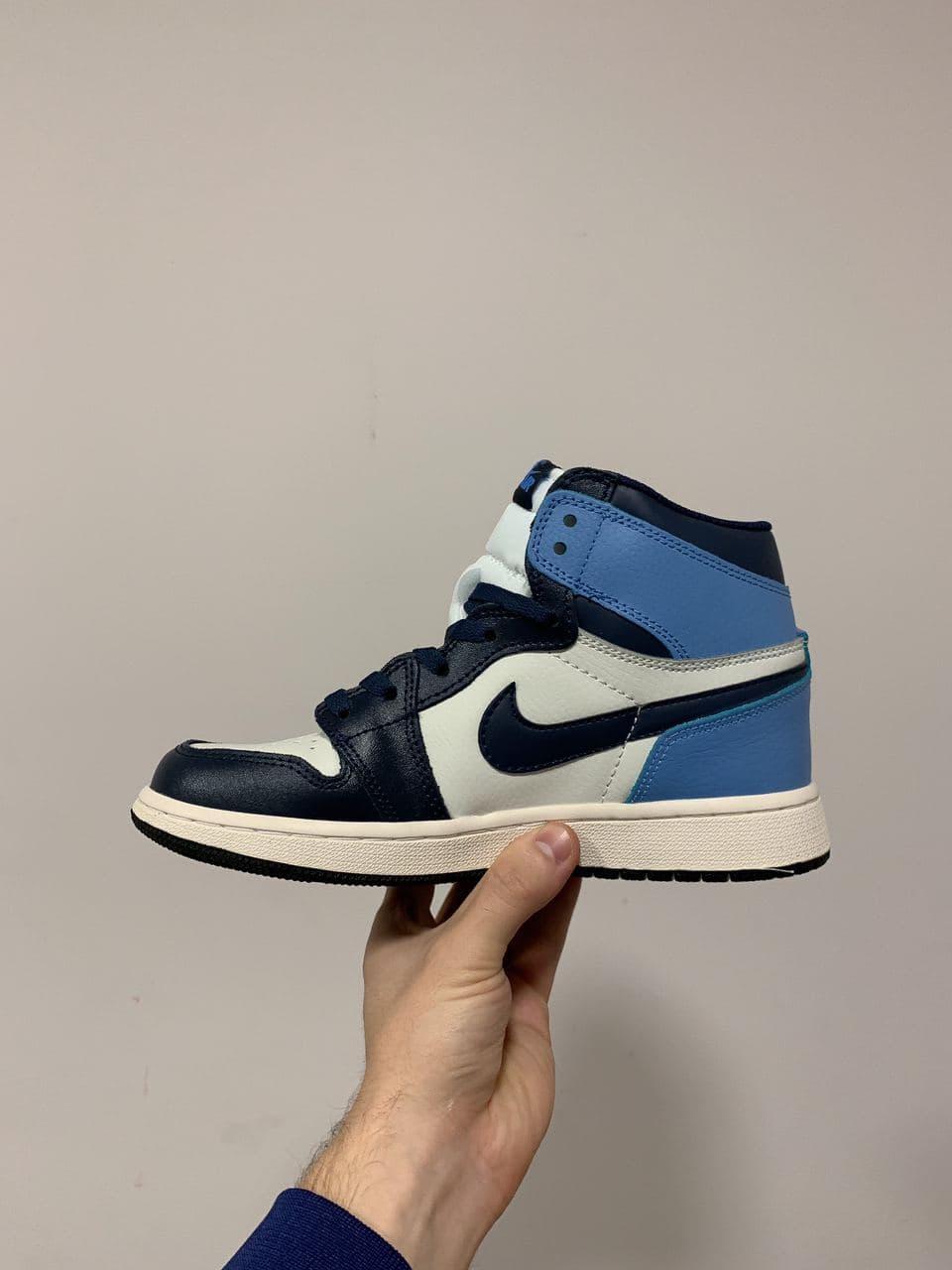 Женские кроссовки Nike Air Jordan 1 Retro High Blue White / Найк Аир Джордан 1 Ретро Высокие Голубые Белые 40, Голубой
Женские кроссовки Nike Air Jordan 1 Retro High Blue White / Найк Аир Джордан 1 Ретро Высокие Голубые Белые 40, Голубой