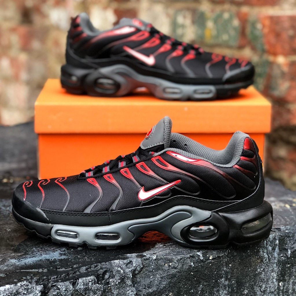 NIKE TN Black Red | кроссовки мужские; летние/весенние; черные/красный; спортивные 43
NIKE TN Black Red | кроссовки мужские; летние/весенние; черные/красный; спортивные 43