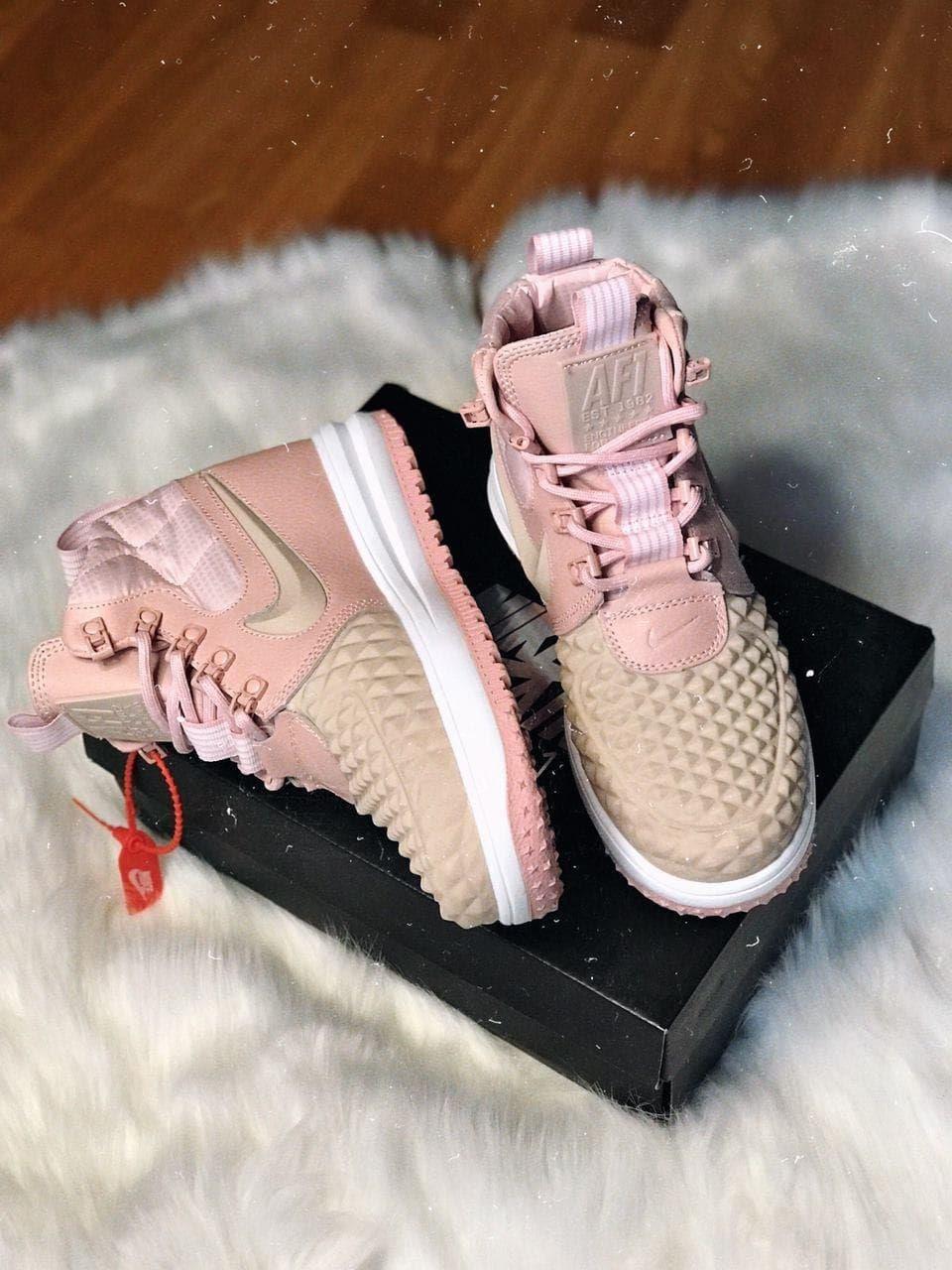 Женские кроссовки Nike LUNAR FORCE 1 DUCKBOOT 17 Pink / Найк Лунар Форс 1 Дакбут 39, Розовый
Женские кроссовки Nike LUNAR FORCE 1 DUCKBOOT 17 Pink / Найк Лунар Форс 1 Дакбут 39, Розовый
