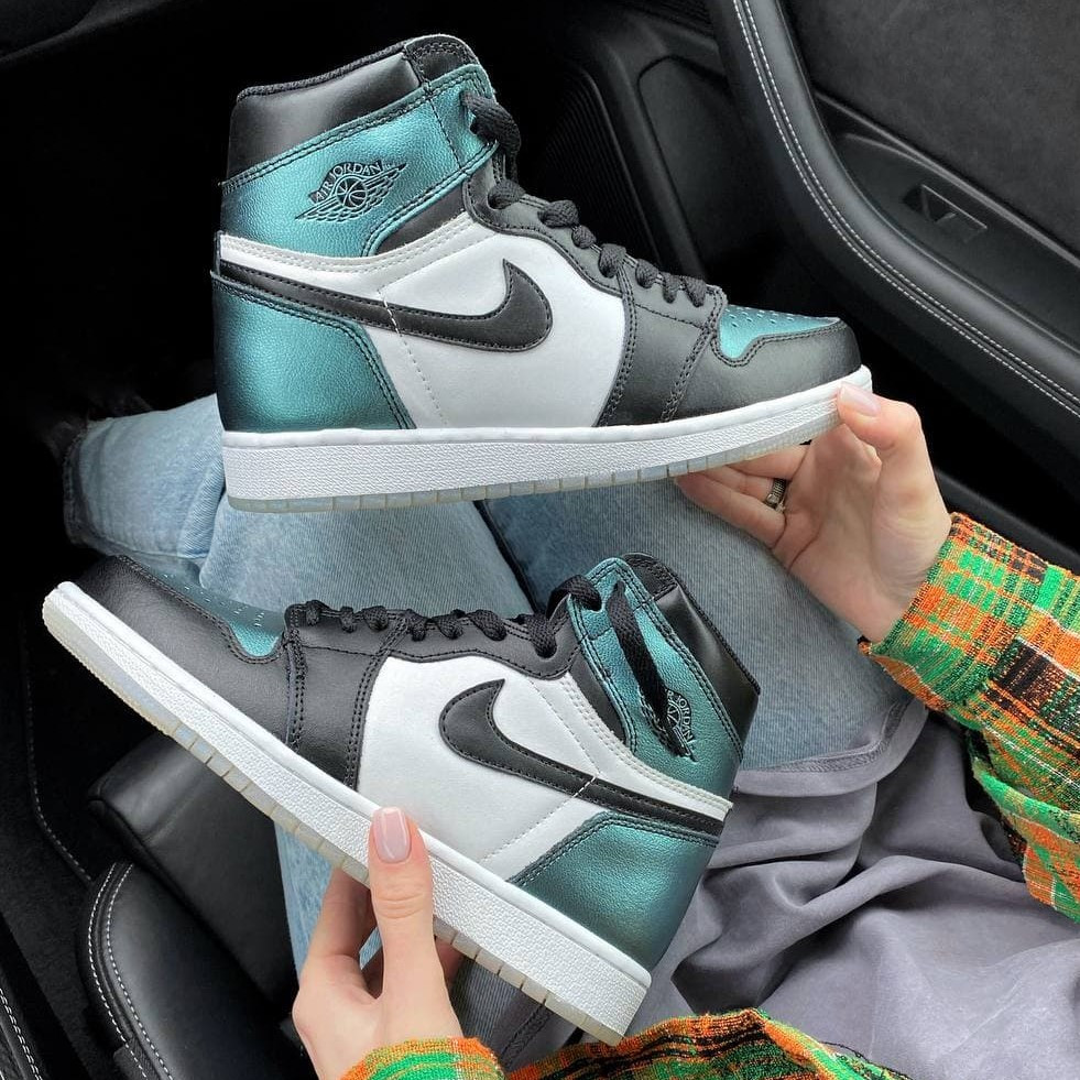 Женские кроссовки Nike Air Jordan Retro 1 High Chameleon / Найк Аир Джордан Ретро 1 Высокие Хамелеон 38, Черный
Женские кроссовки Nike Air Jordan Retro 1 High Chameleon / Найк Аир Джордан Ретро 1 Высокие Хамелеон 38, Черный