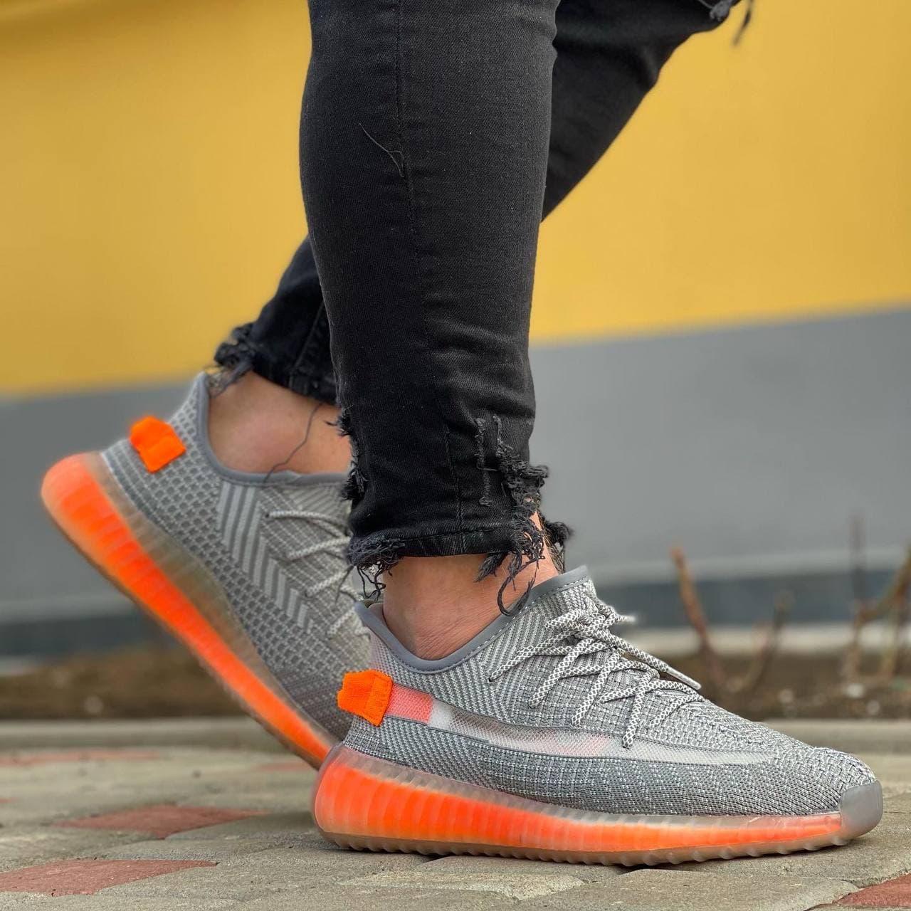 Мужские кроссовки сеточка весна лето серые с оранжевым в стиле Adidas Yeezy boost 350 шнурки рефлетив, Серый
Мужские кроссовки сеточка весна лето серые с оранжевым в стиле Adidas Yeezy boost 350 шнурки рефлетив, Серый