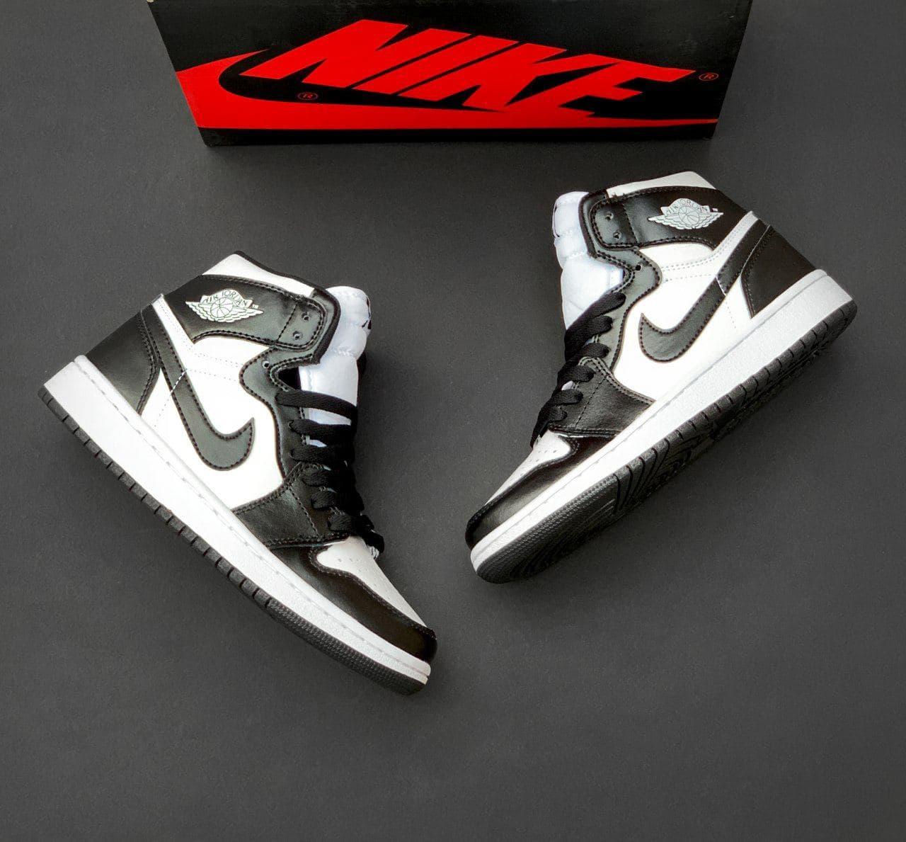 Мужские кроссовки Nike Air Jordan Retro 1 Black White / Найк Аир Джордан Ретро 1 Черные Белые, Черный
Мужские кроссовки Nike Air Jordan Retro 1 Black White / Найк Аир Джордан Ретро 1 Черные Белые, Черный