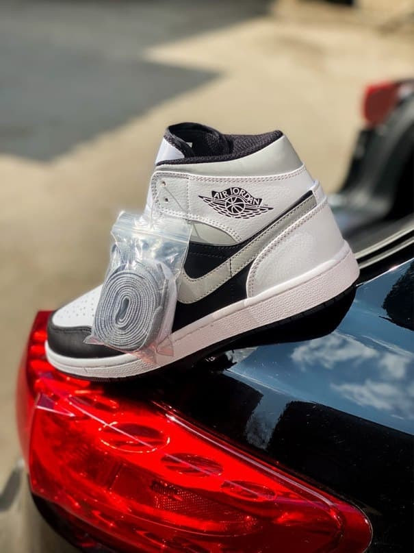 Женские кроссовки Nike Air Jordan Retro 1 Black White Grey / Найк Аир Джордан Ретро 1 Черные Белые Серые 37, Фиолетовый
Женские кроссовки Nike Air Jordan Retro 1 Black White Grey / Найк Аир Джордан Ретро 1 Черные Белые Серые 37, Фиолетовый
