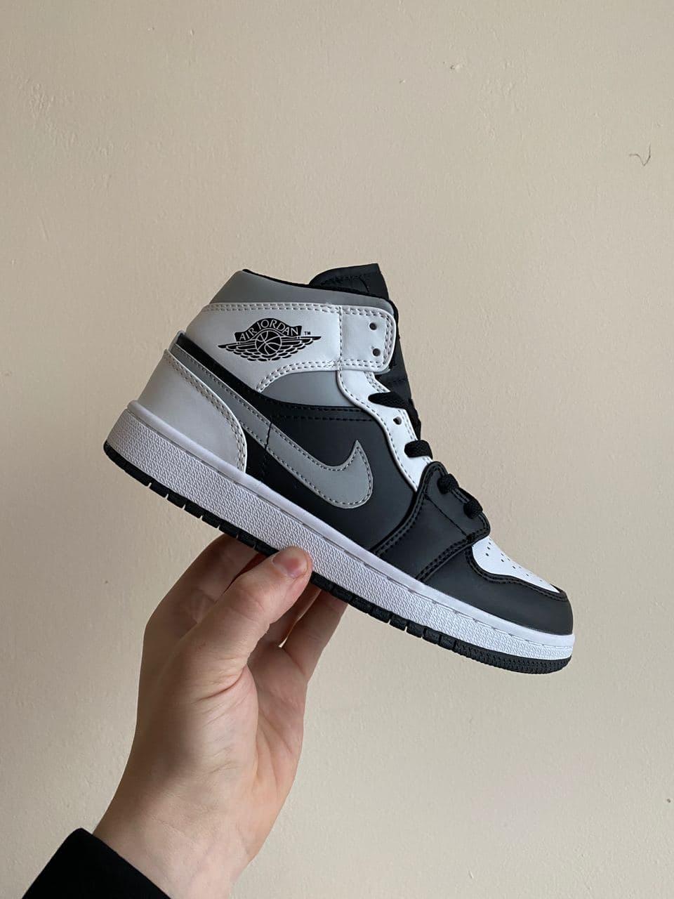 Мужские кроссовки Nike Air Jordan Retro 1 Black White Grey / Найк Аир Джордан Ретро 1 Черные Белые Серые 44, Черный
Мужские кроссовки Nike Air Jordan Retro 1 Black White Grey / Найк Аир Джордан Ретро 1 Черные Белые Серые 44, Черный