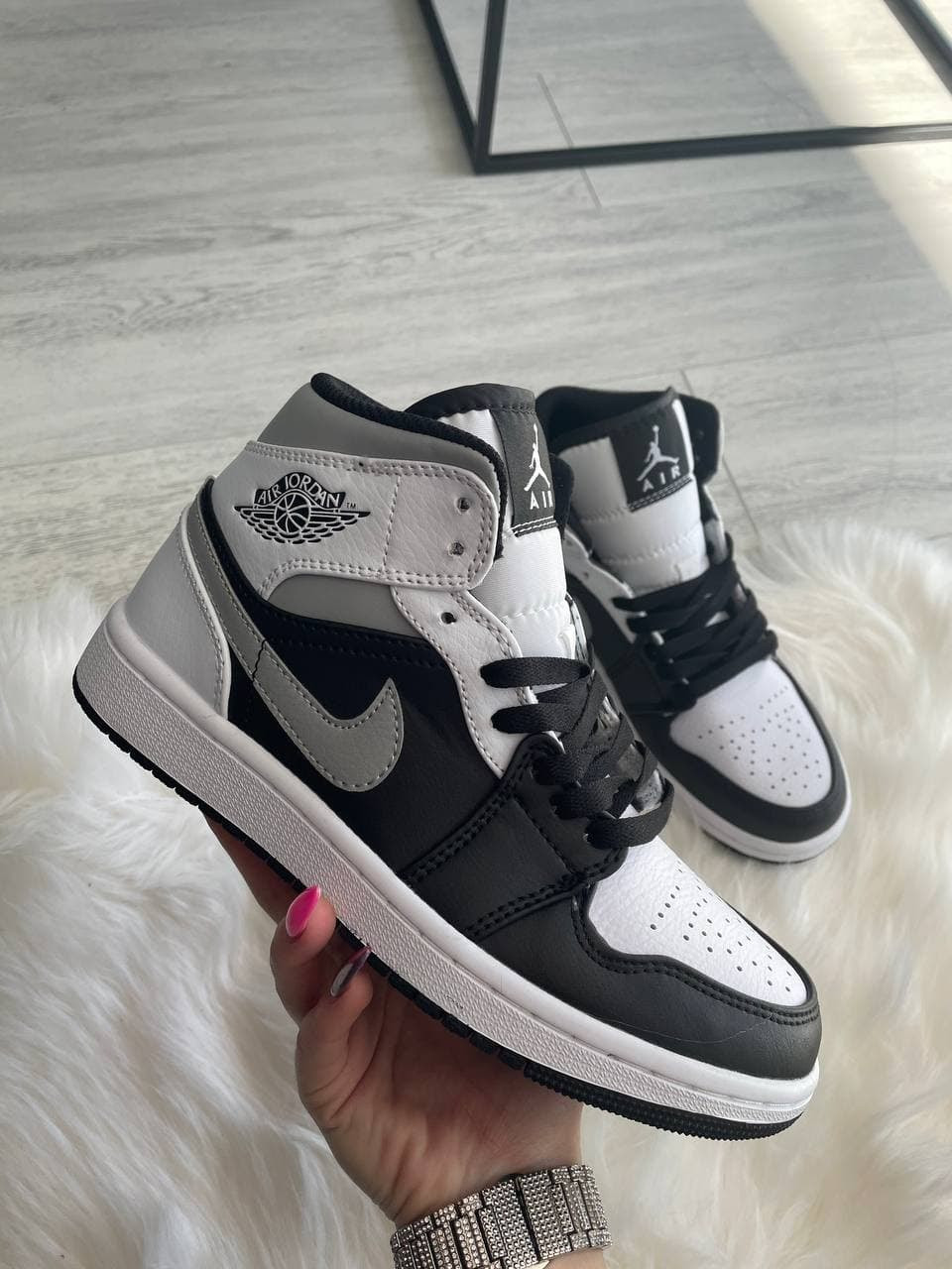 Женские кроссовки Nike Air Jordan Retro 1 Black White Grey / Найк Аир Джордан Ретро 1 Черные Белые Серые, Фиолетовый
Женские кроссовки Nike Air Jordan Retro 1 Black White Grey / Найк Аир Джордан Ретро 1 Черные Белые Серые, Фиолетовый