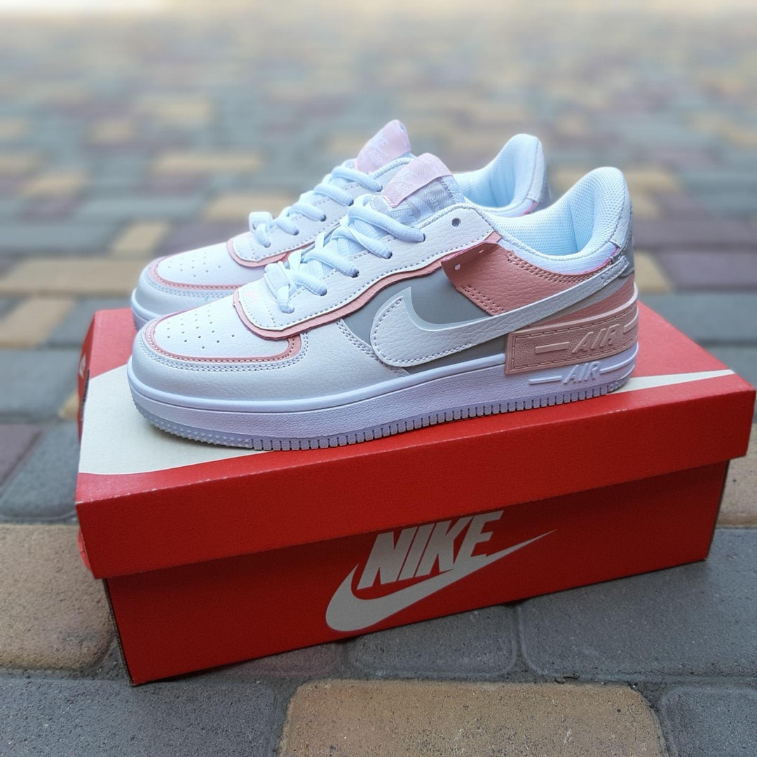 Nike Air Force 1 Shadow женские демисезонные белые с серым с пудрой кроссовки на шнурках, Белый
Nike Air Force 1 Shadow женские демисезонные белые с серым с пудрой кроссовки на шнурках, Белый