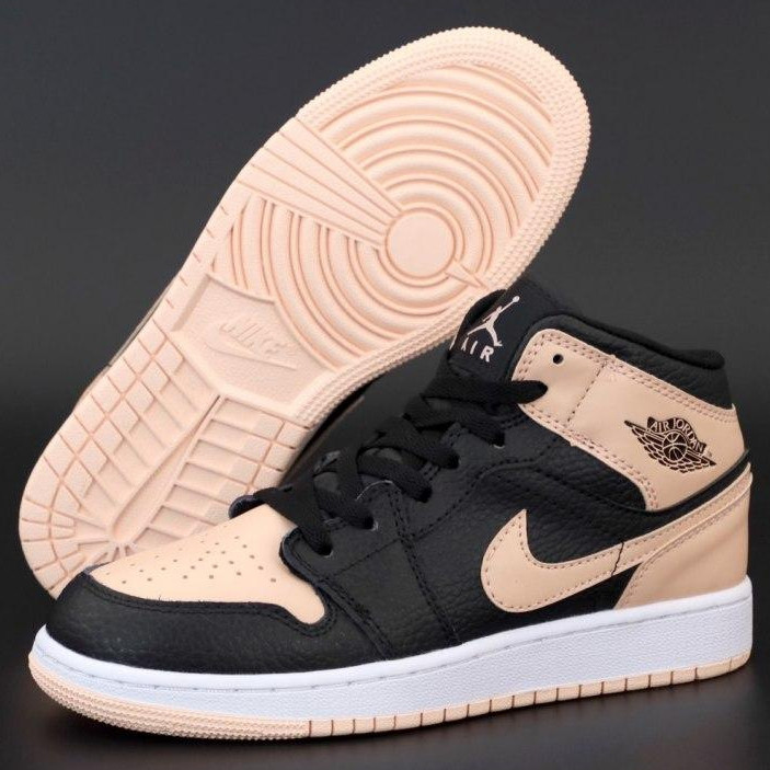 Женские кроссовки Nike Air Jordan 1 Retro Mid, кожа, черный, бежевый, Вьетнам 39 (КД-4)
Женские кроссовки Nike Air Jordan 1 Retro Mid, кожа, черный, бежевый, Вьетнам 39 (КД-4)