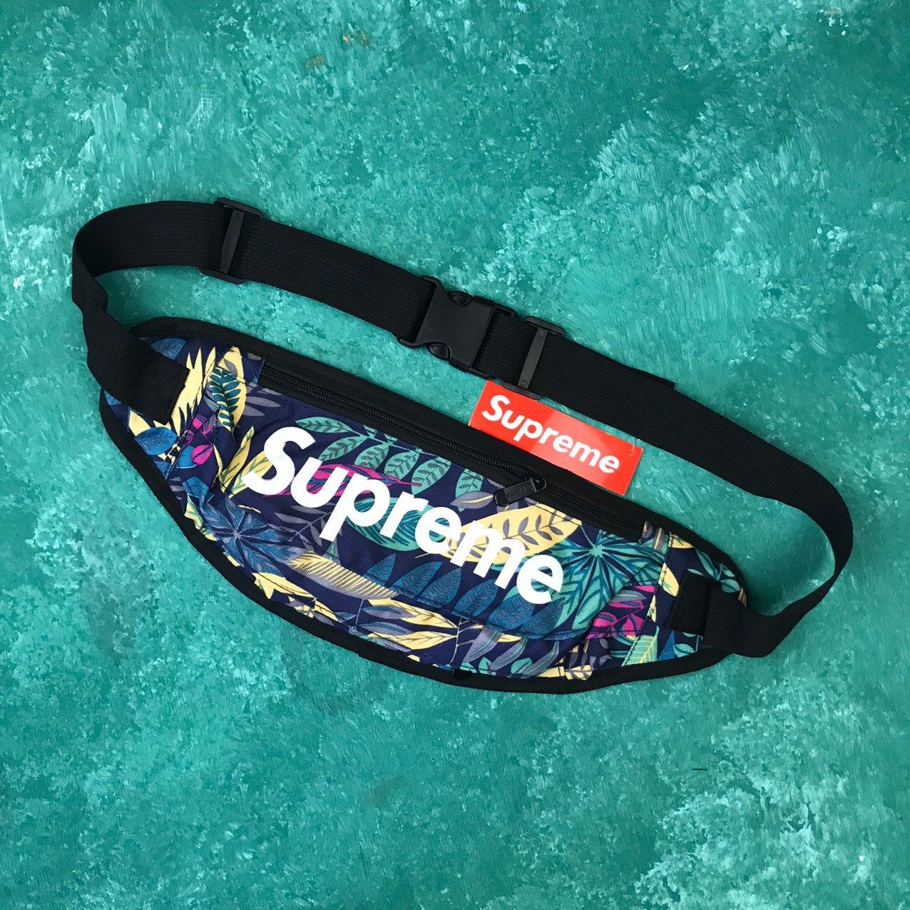 Сумка на пояс Бананка Барыжка Supreme Суприм Тропики Синяя Разноцветная, Разноцветный
Сумка на пояс Бананка Барыжка Supreme Суприм Тропики Синяя Разноцветная, Разноцветный