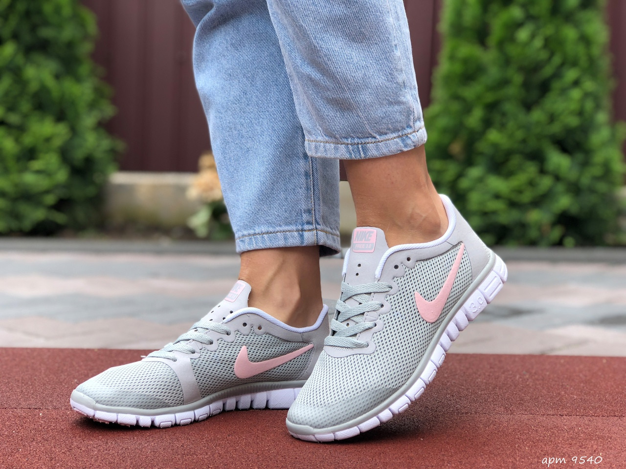 Кроссовки Nike Free Run 3.0 серые с розовым найк молодежные больших/маленьких размеров, Светло-серый
Кроссовки Nike Free Run 3.0 серые с розовым найк молодежные больших/маленьких размеров, Светло-серый