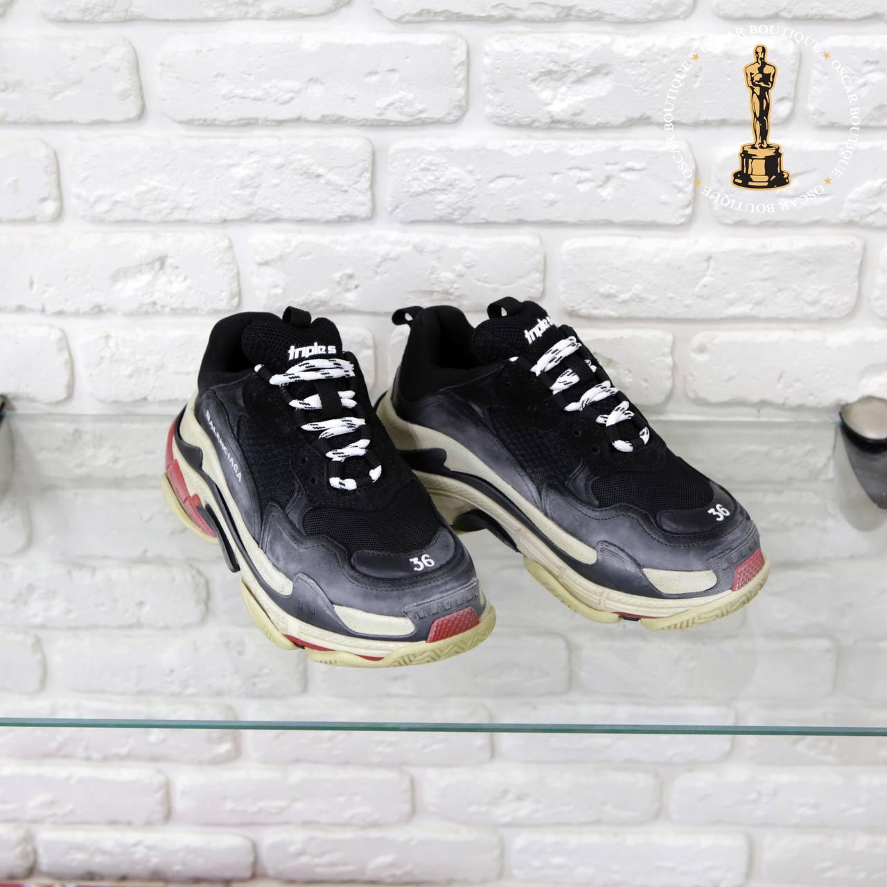 Кроссовки Balenciaga Triple S черные белая подошва в оригинальном исполнении 37, Белый
Кроссовки Balenciaga Triple S черные белая подошва в оригинальном исполнении 37, Белый