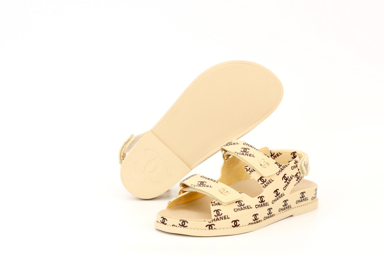 Сандалии женские Chanel Dad Sandals бежевые, натуральная кожа, прошиты. Код KD-12495 39
Сандалии женские Chanel Dad Sandals бежевые, натуральная кожа, прошиты. Код KD-12495 39