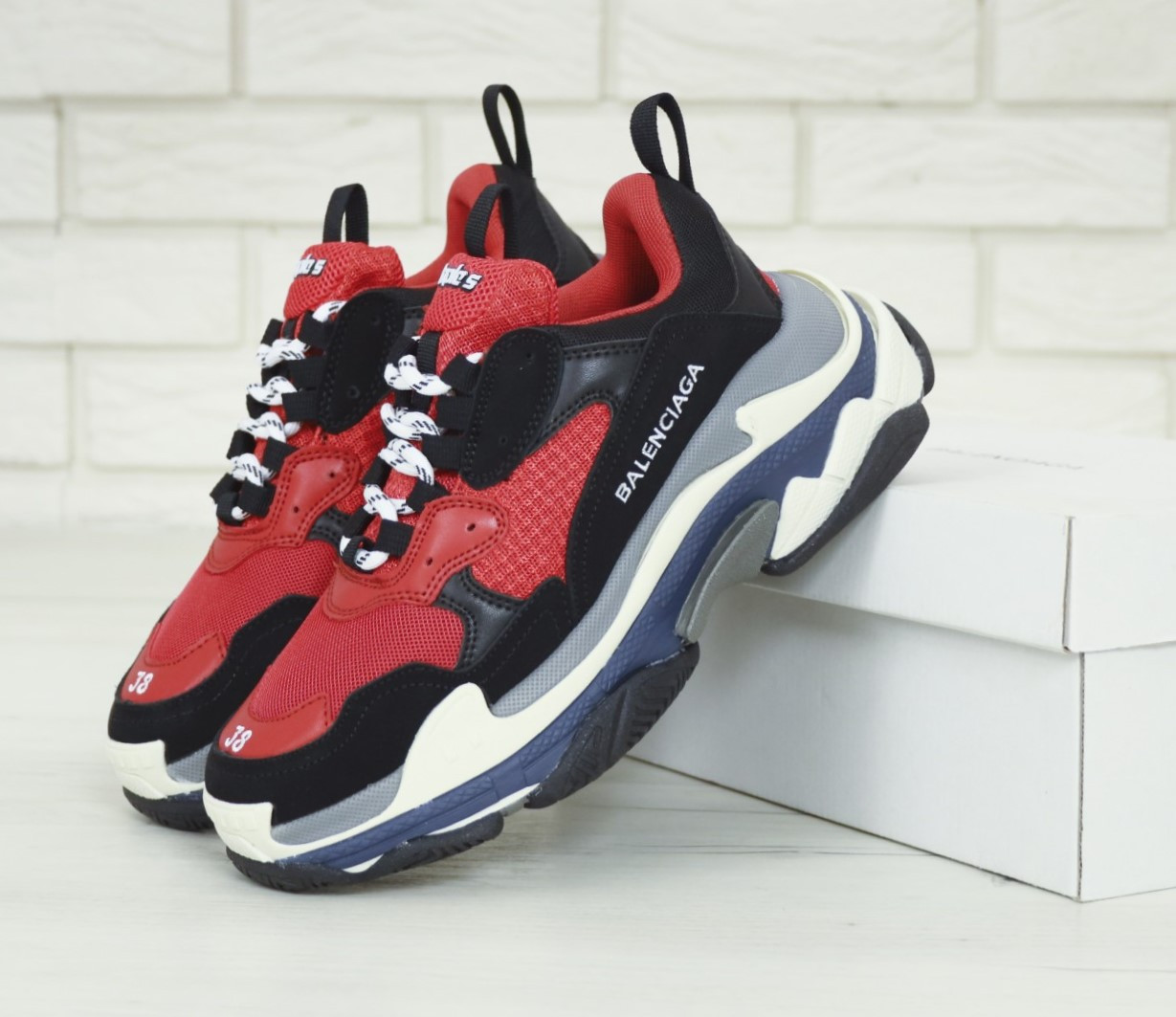 Кроссовки женские Balenciaga Triple S Баленсиага Трипл новинка 38, Комбинированный
Кроссовки женские Balenciaga Triple S Баленсиага Трипл новинка 38, Комбинированный