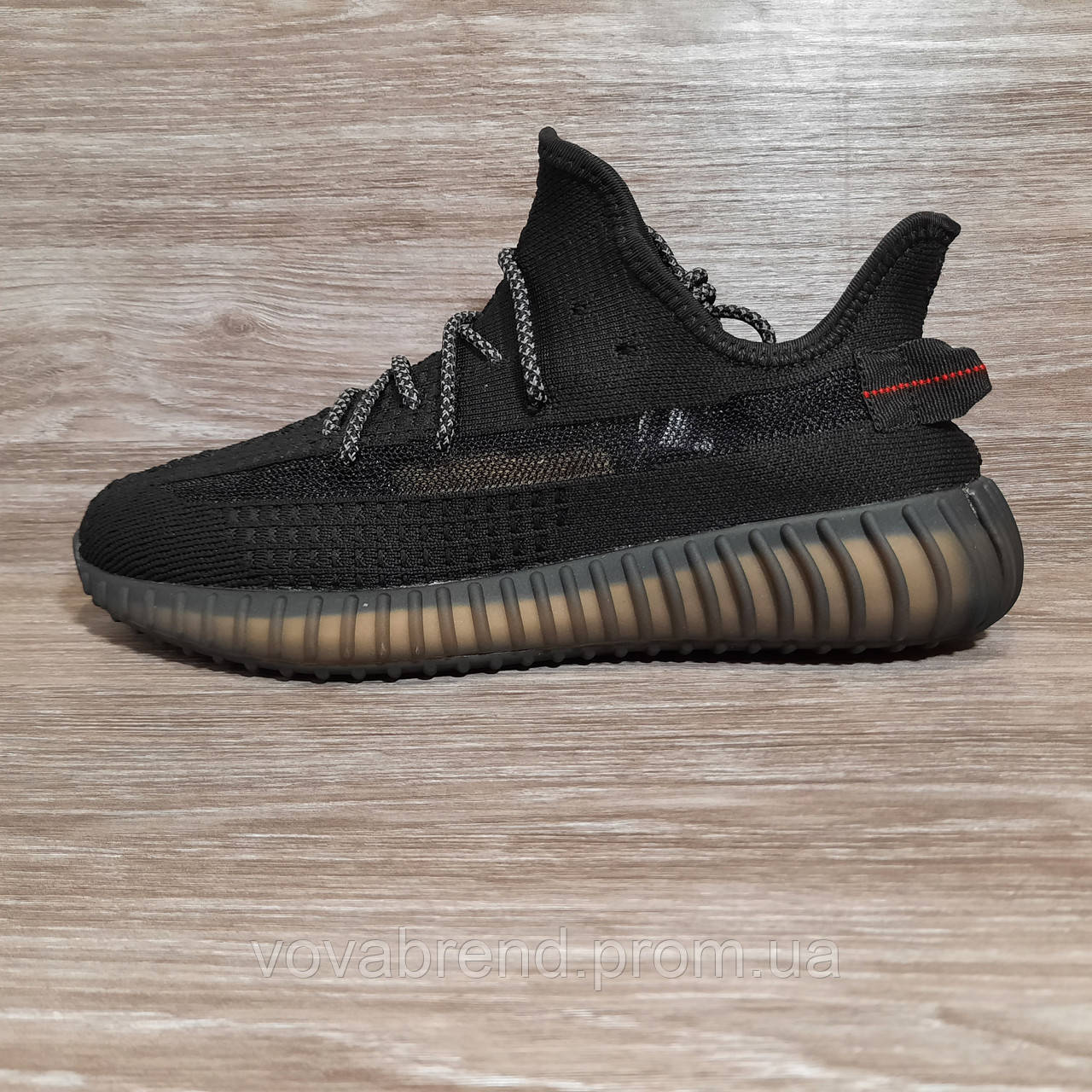 Кроссовки мужские и подростковые Adidas Yeezy Boost 350 V2 Black Reflective 39, Черный
Кроссовки мужские и подростковые Adidas Yeezy Boost 350 V2 Black Reflective 39, Черный