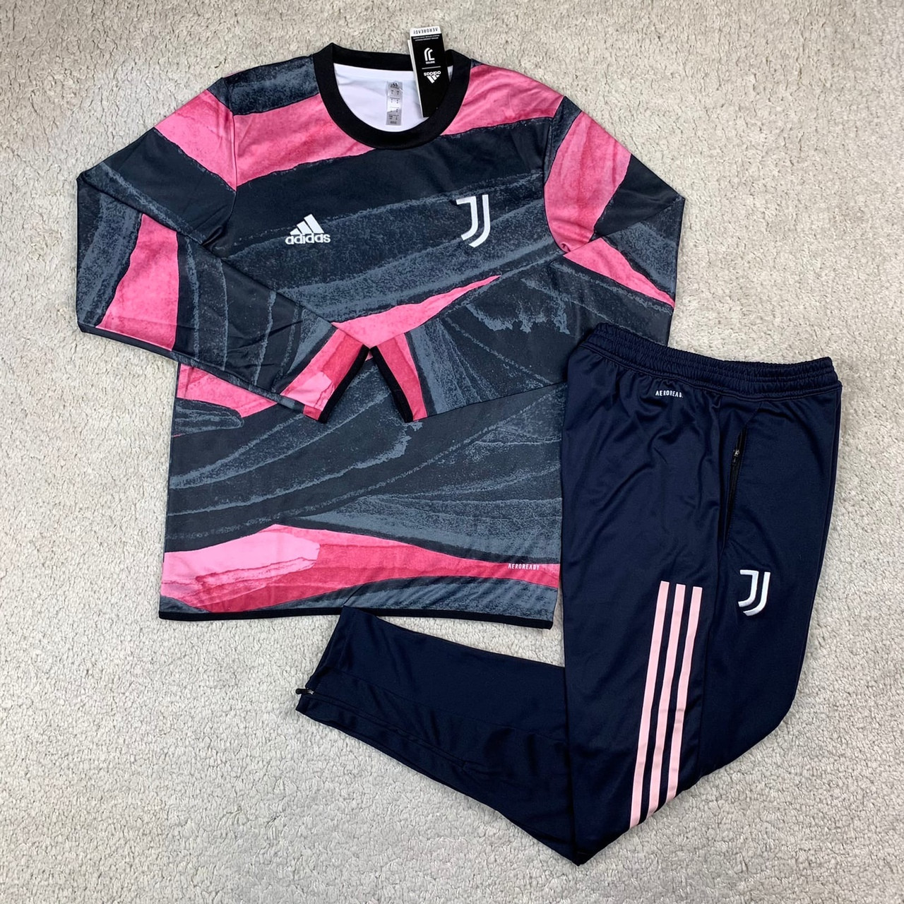 Тренировочный костюм Ювентус/Juventus ( Италия, Серия А ), черно-розовый, сезон 2020-2021
Тренировочный костюм Ювентус/Juventus ( Италия, Серия А ), черно-розовый, сезон 2020-2021