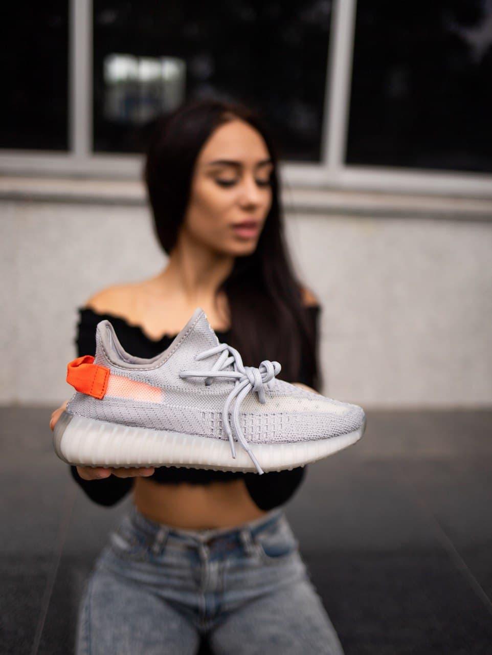 Женские кроссовки Adidas Yeezy Boost 350 v2 Tail Light / Адидас Изи Буст 350 в2 Серые 40, Серый
Женские кроссовки Adidas Yeezy Boost 350 v2 Tail Light / Адидас Изи Буст 350 в2 Серые 40, Серый