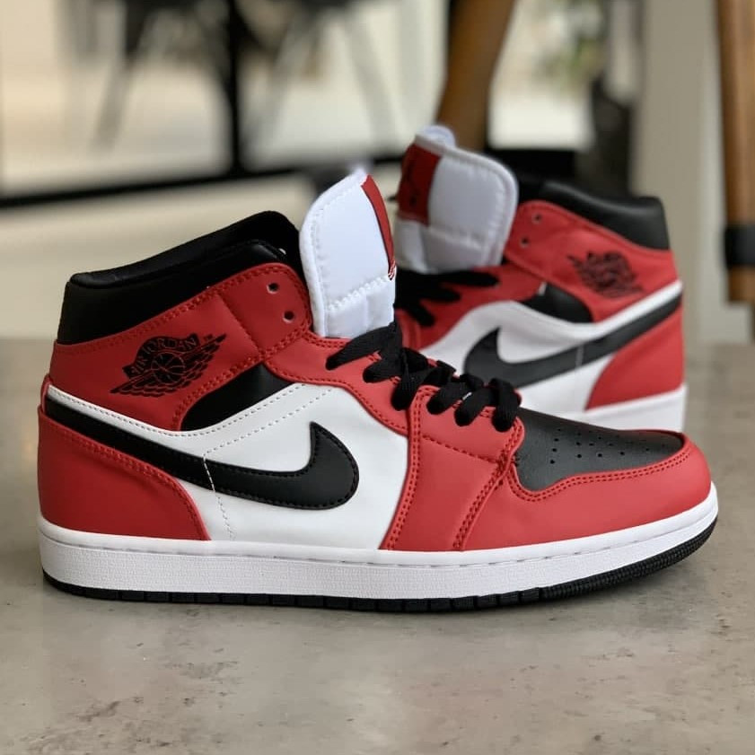 Nike Air Jordan 1 Mid Black Red White | кроссовки женские и мужские; красные/белые/черные; осенние/весенние 39, Красный
Nike Air Jordan 1 Mid Black Red White | кроссовки женские и мужские; красные/белые/черные; осенние/весенние 39, Красный