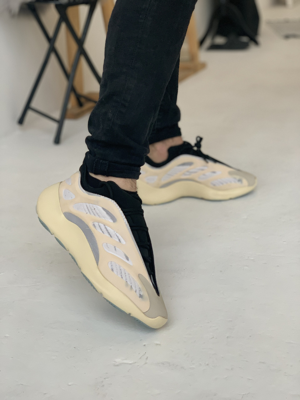 Кроссовки Adidas Yeezy Boost 700 V3 Адидас Изи Буст (41,42,43,44,45) реплика, Бежевый
Кроссовки Adidas Yeezy Boost 700 V3 Адидас Изи Буст (41,42,43,44,45) реплика, Бежевый